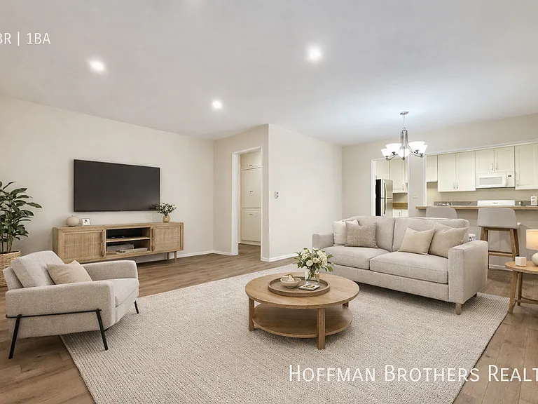 1220 N Harper Ave #4 — Photo 3