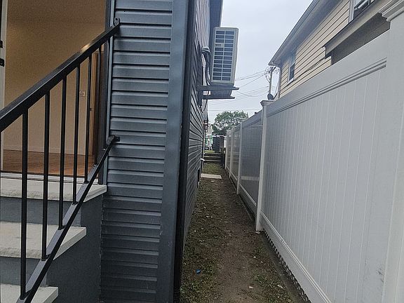 4th image of 144-28 Farmers Blvd #1FAM