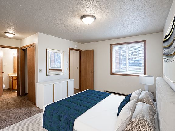 Fargo, ND Cedar Pointe Apartments | Bedroom