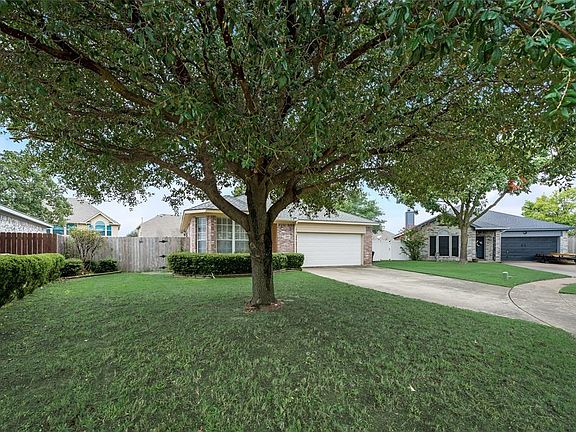 3rd image of 2204 Wildwood Ln