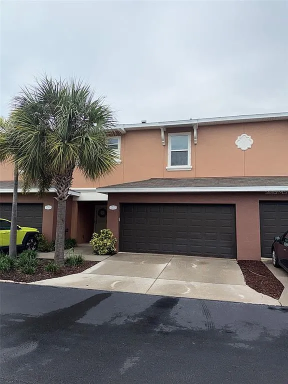 3 bed, 2.5 bath, 1602 sqft, $2,500 — Photo 2