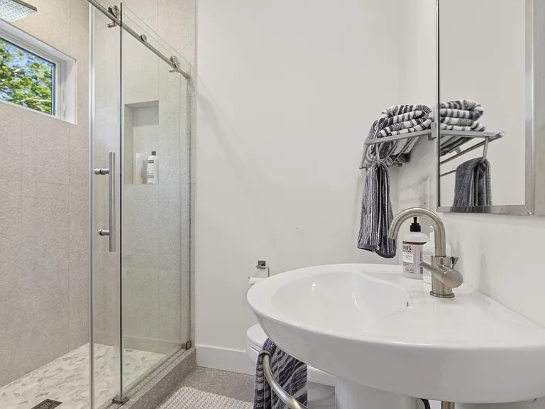 80 Sycamore Dr — Photo 14