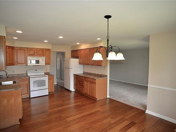 2nd image of 24D Coolbrook Ct