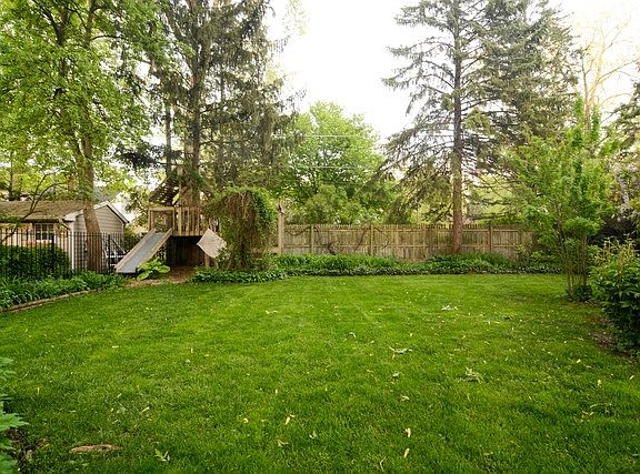3rd image of 31 N Elmwood Ave