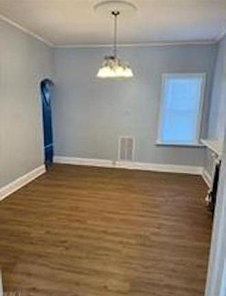 4th image of 414 Queen St