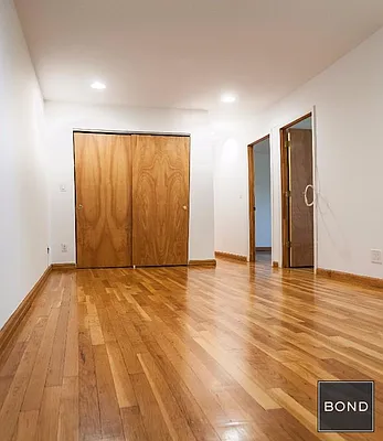 Rented by Bond New York | media 5