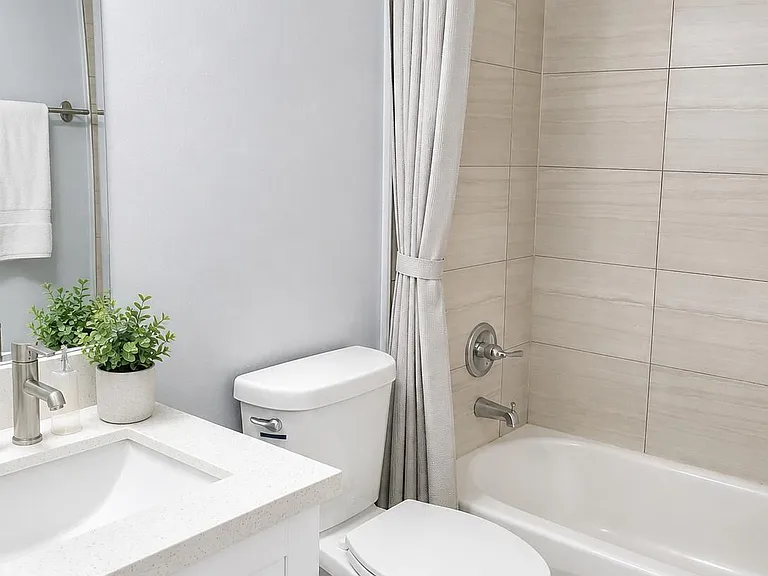 7221 Venetian St #6 — Photo 8