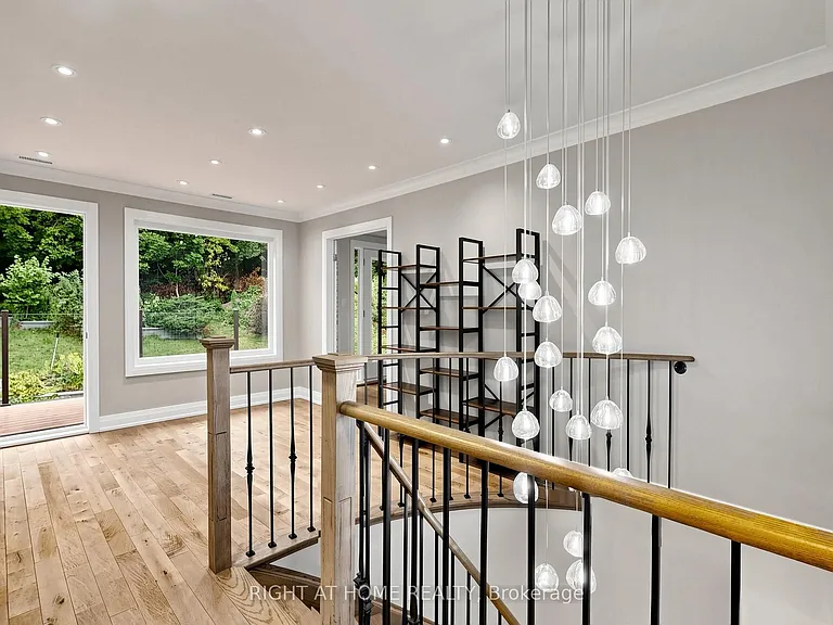 67 Bonnyview Dr — Photo 18