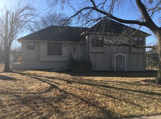 501 S Valley Rd, Olathe, KS 66061