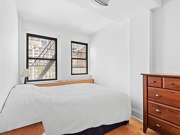 3rd image of 10 Mitchell Pl APT 8F