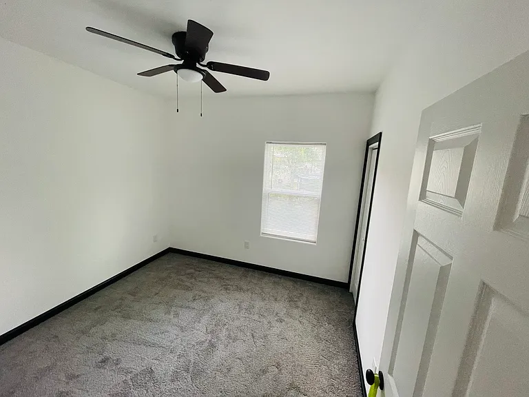 1217 Azalea Ct #B — Photo 6