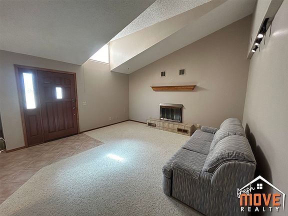 3rd image of 112 E Shoshone St