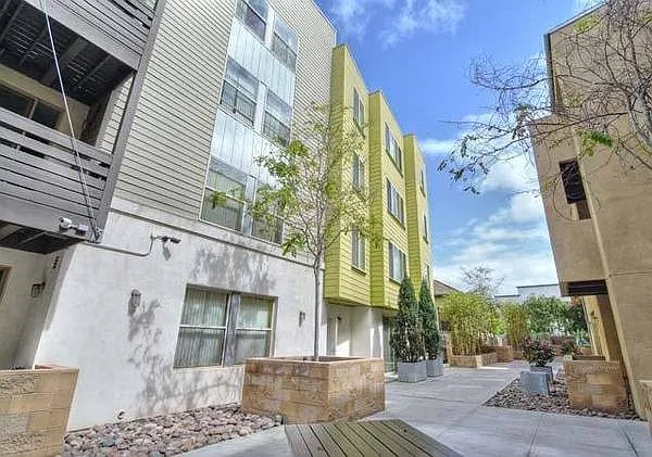 Building Photo - Lillian Place