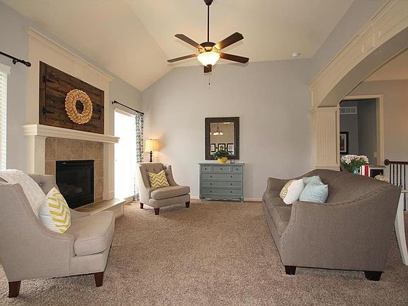 3rd image of 703 Phillip Ct