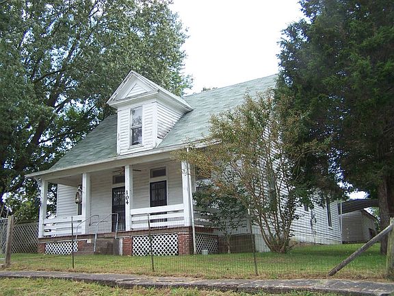 3rd image of 104 E Edwards St
