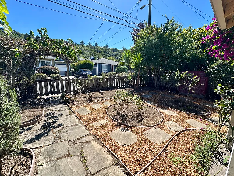 11 Hillview Ave — Photo 14