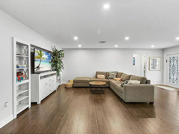 5th image of 21240 Hazelwood Ln