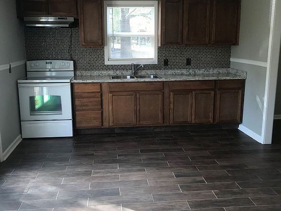 3rd image of 317 Kingwood Ln