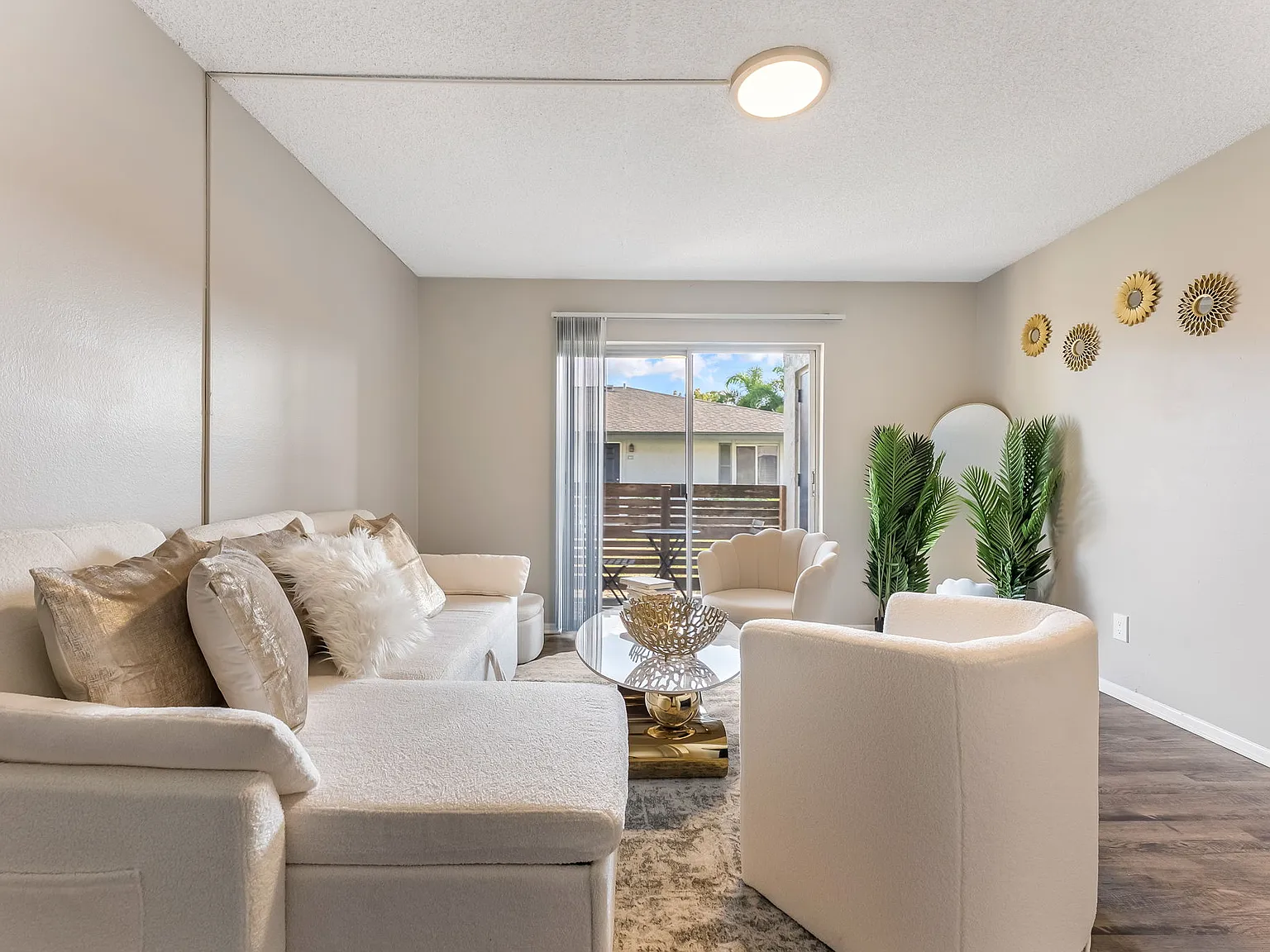 Shoreline Pointe Apartments — Photo 2