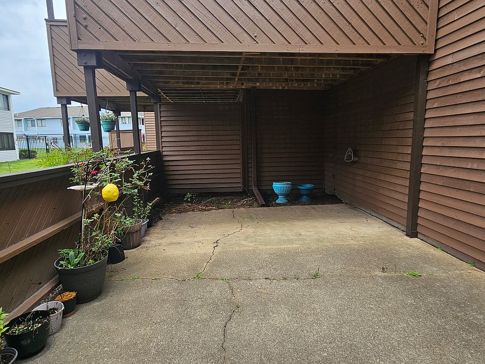 1st image of 450 Abbotsleigh Ct #1
