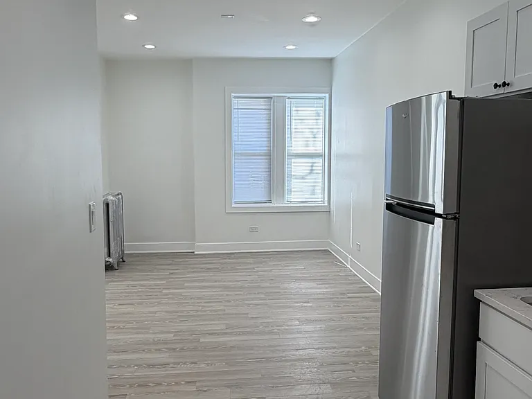 1546 W Arthur Ave #4 — Photo 5