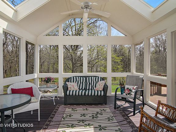 3rd image of 3204 Greenwood Ln