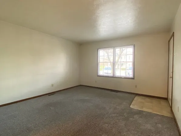 118 S Silverwood, 118 S Silverwood Ln #B, Goshen, IN 46526