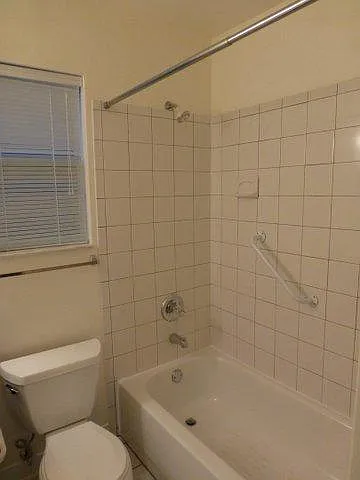 660 NW 20th Ave — Photo 2