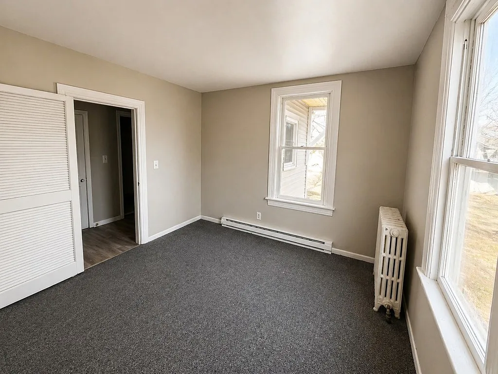 Renovated 1-Bedroom Apartment In Hoopeston, Il - Free Wifi — Photo 4