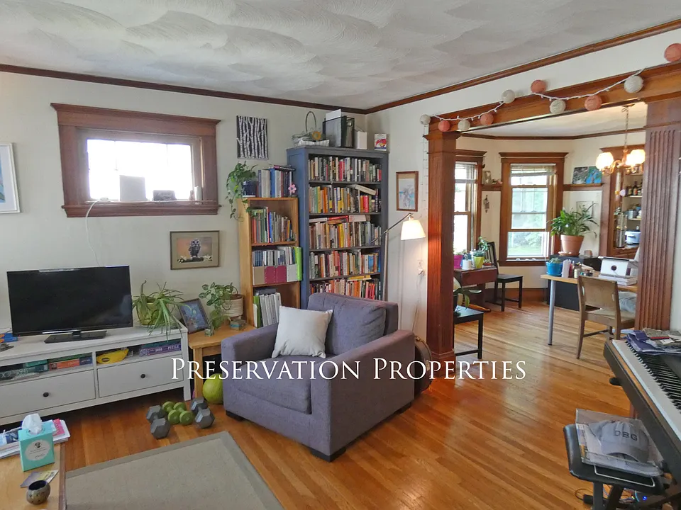 136 Nichols Ave