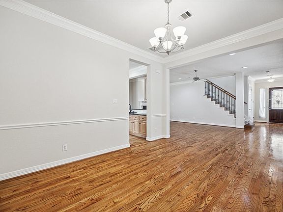 5th image of 2914 Royal Oaks Crst