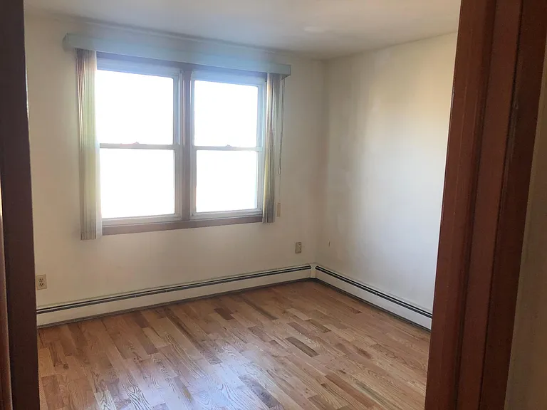 2048 E Main St — Photo 7