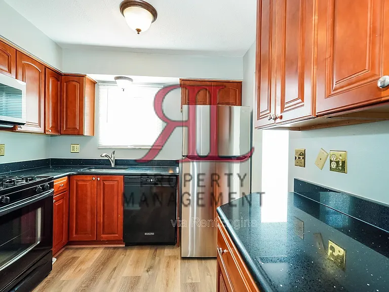 119 Stornoway Dr E — Photo 8