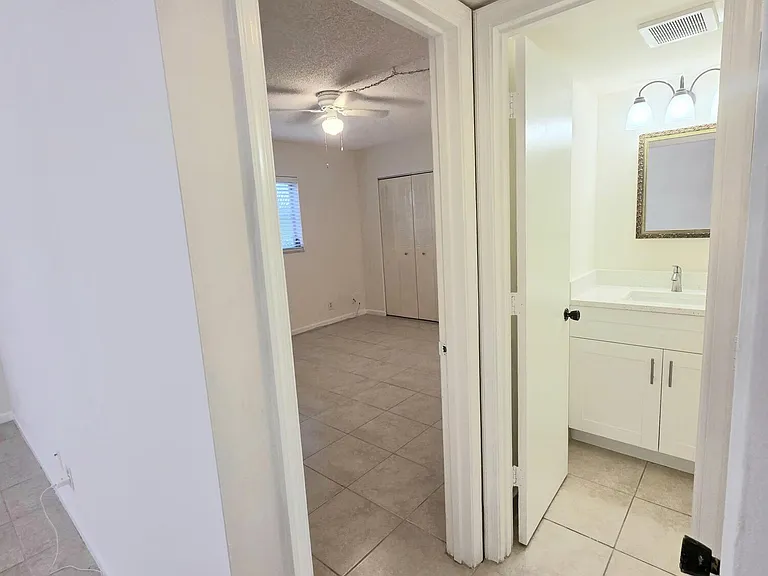 959 SE 2nd Ave #101 — Photo 11