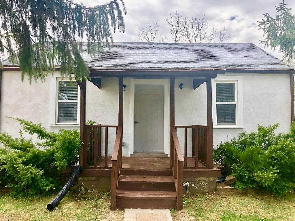 229 Woodlawn Ave photo 1