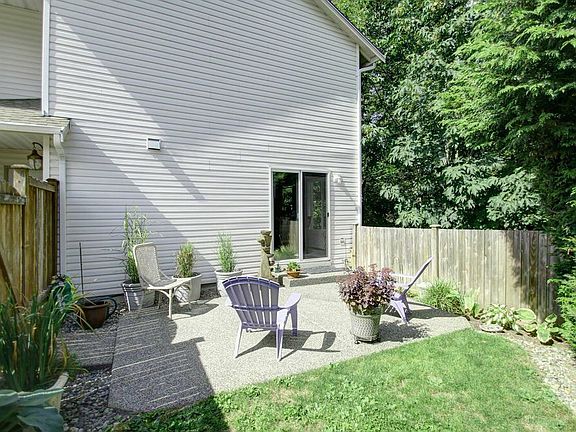 3rd image of 11 90th Ave NE #B