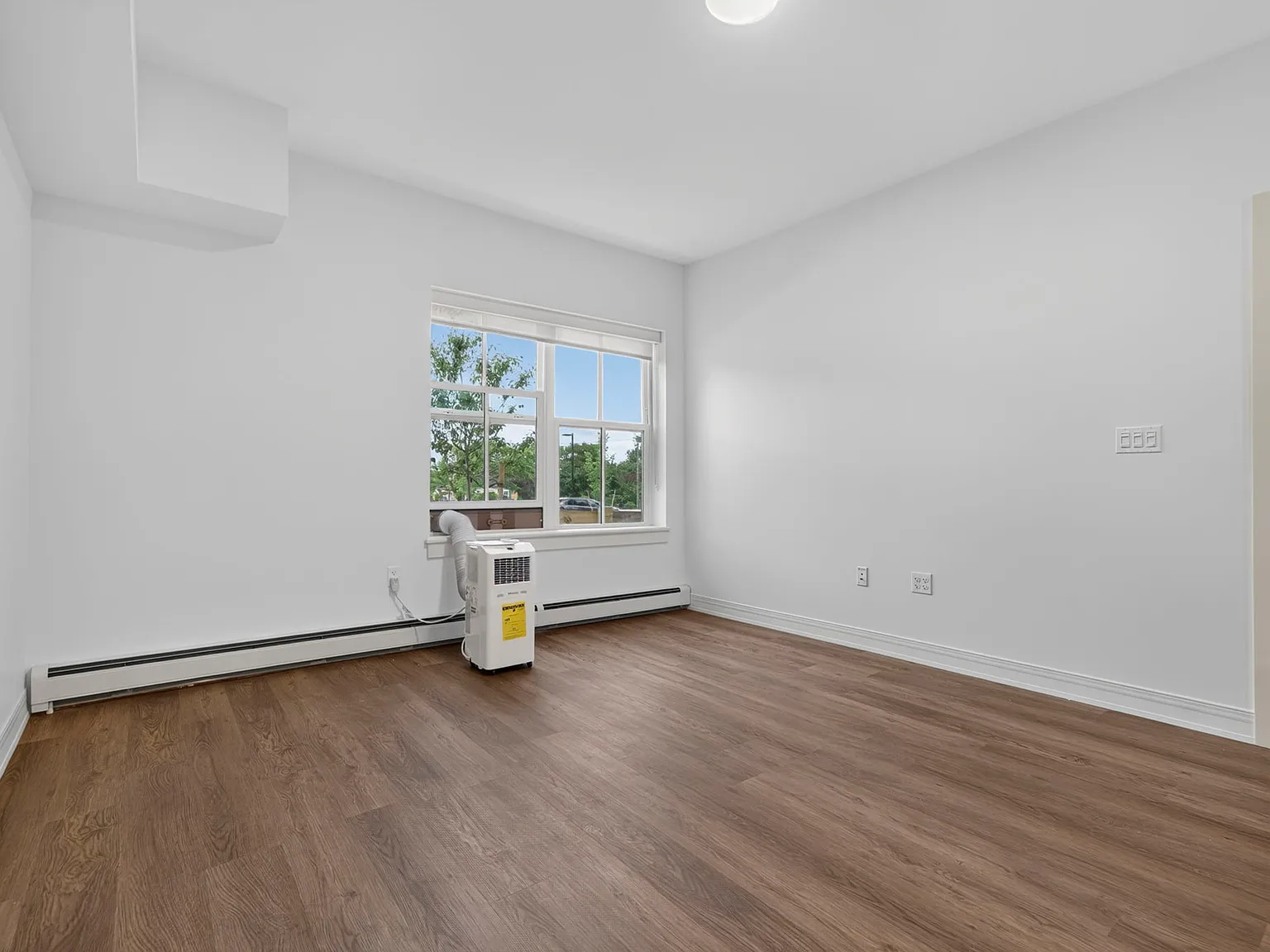 1 bed, $1,569 — Photo 4