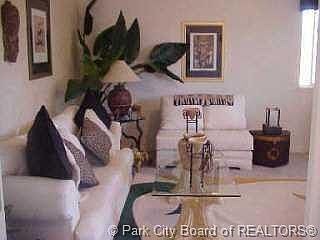 3rd image of 6008 N Kingsford Ave