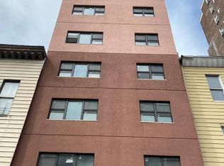 19 E 204th St, Bronx, NY 10468