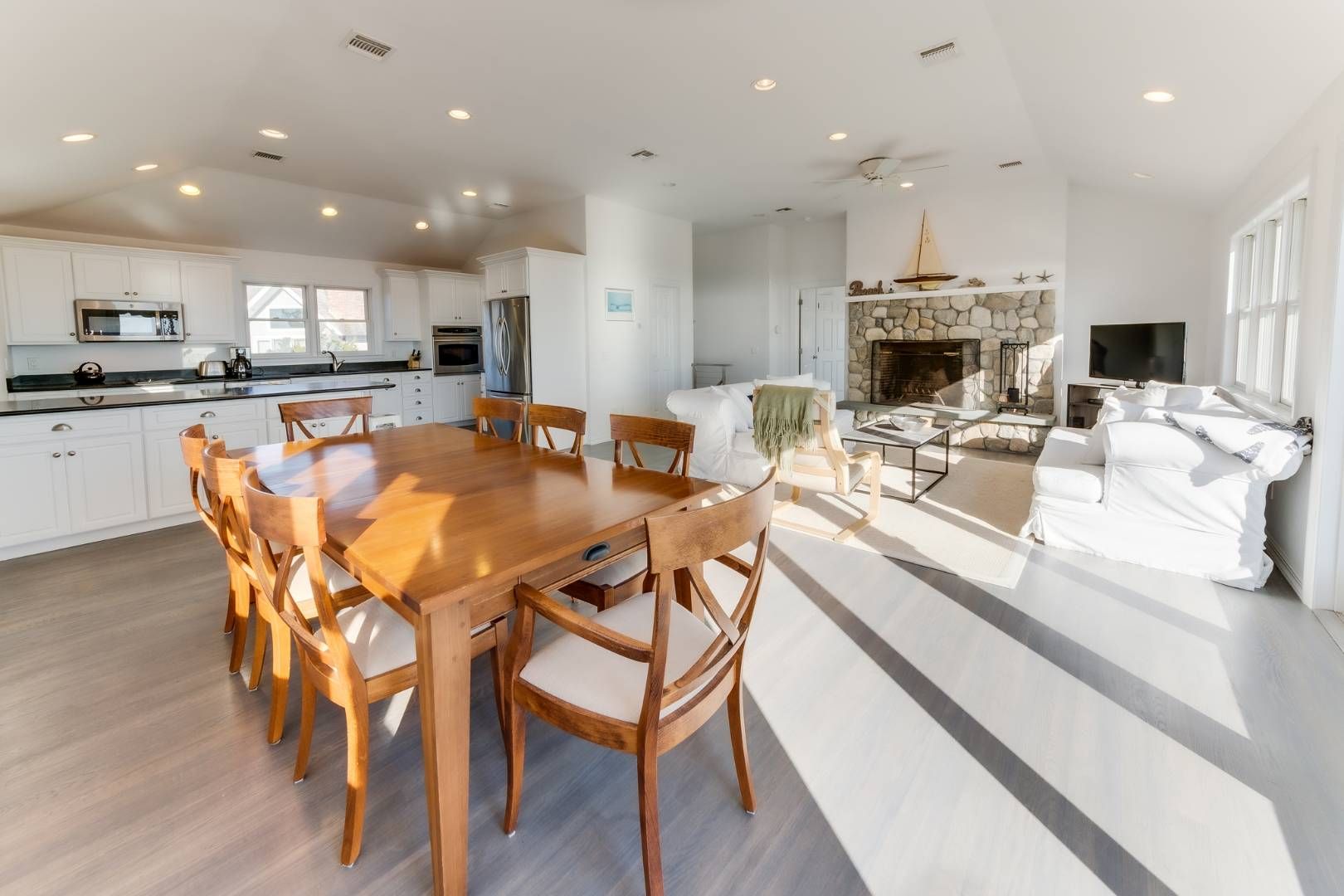  Open Living Area w/ Ocean Views