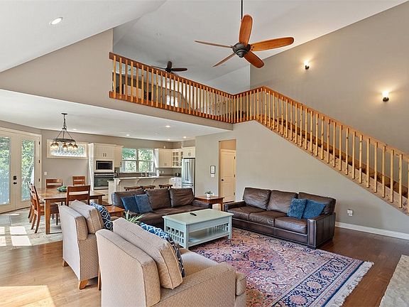 3rd image of 35 Deddington Dr