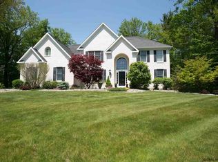 15 Thoreau Dr, Albany, NY 12208