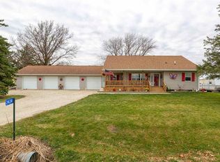 2424 Grundy Rd, Cedar Falls, IA 50613