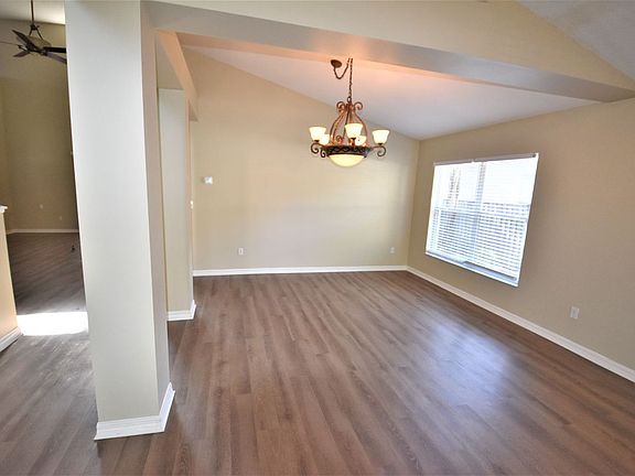 3rd image of 224 Whitesand Ct