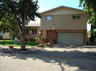 513 9th St NW, Minot, ND 58703