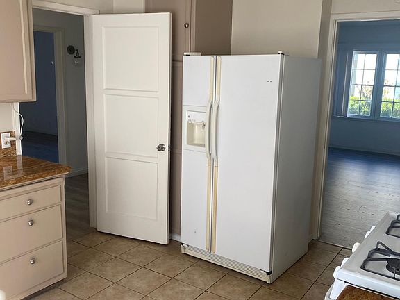 5th image of 1818 Ocean Park Blvd #A
