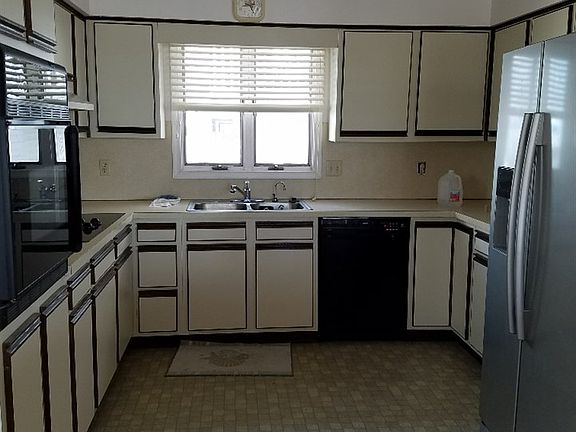 4th image of 225 81st St N #B