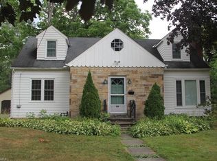 195 Bradley St, Chagrin Falls, OH 44022