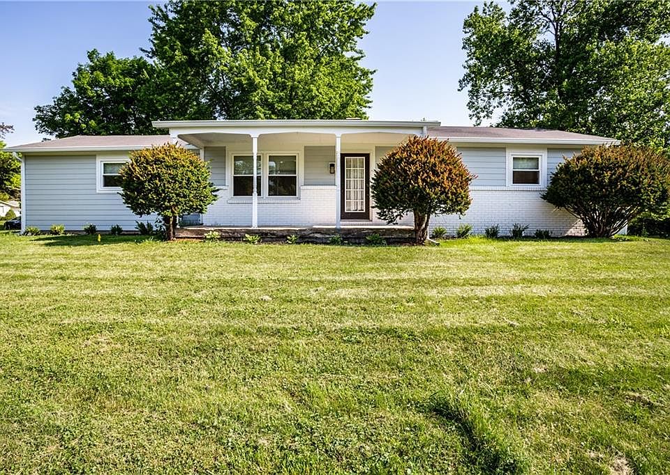 1st image of 649 Lakeview Dr