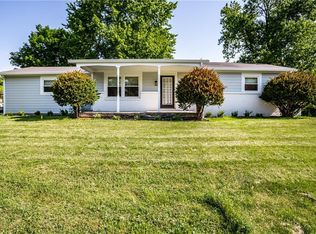649 Lakeview Dr, Zionsville, IN 46077